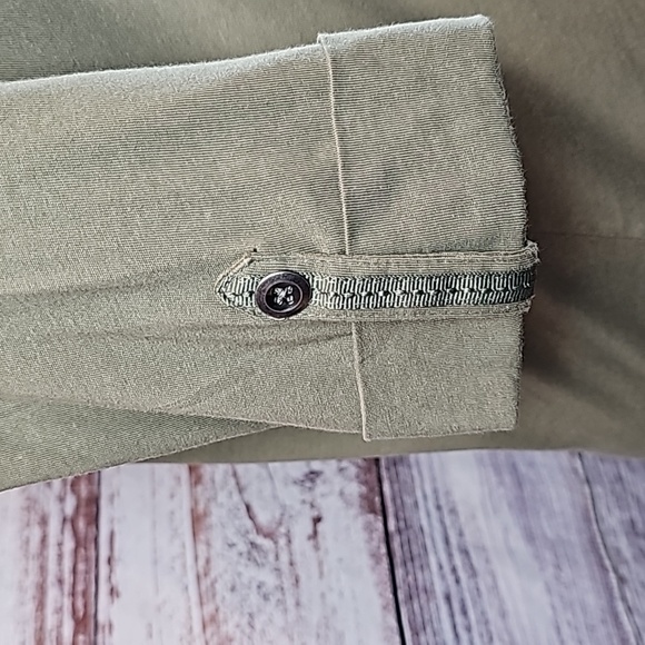 NEW STYLE & CO ARMY GREEN SHORT CUFFED SLEEVE BUTTON UP TOP - Picture 9 of 14